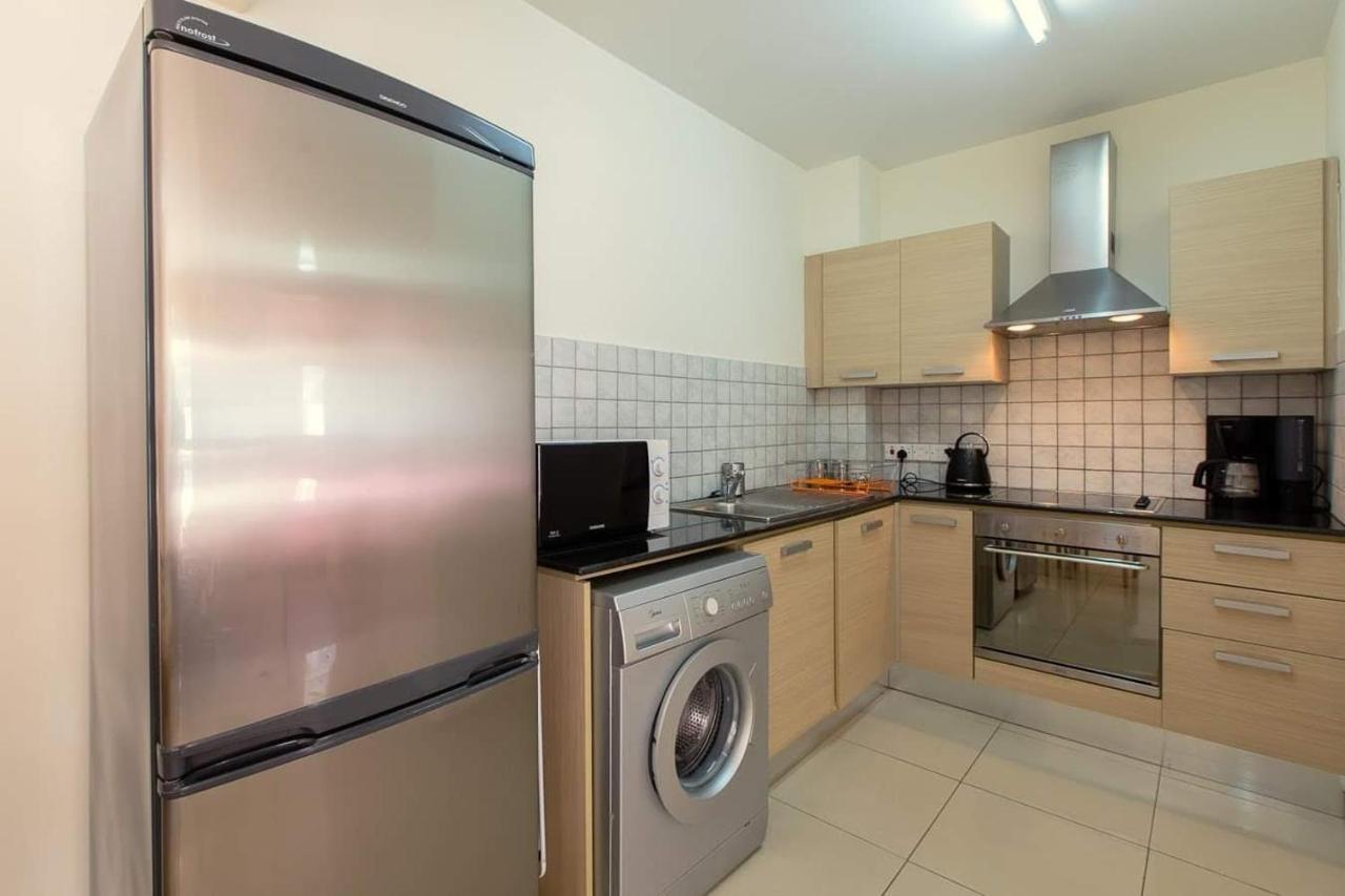 Lovely Bedroom In Shared Apartment Oroklini Exterior foto