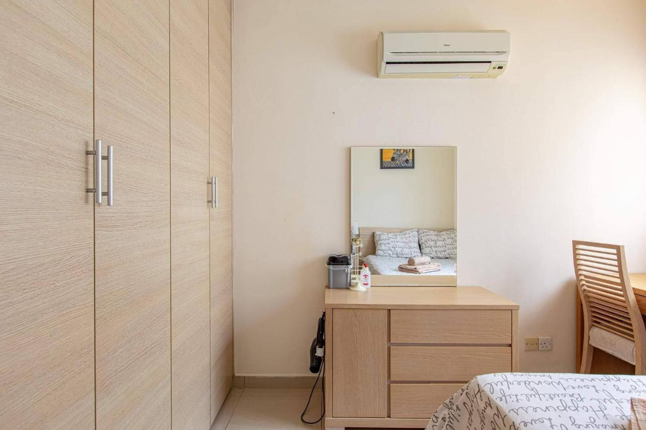 Lovely Bedroom In Shared Apartment Oroklini Exterior foto