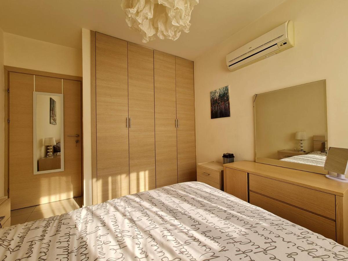 Lovely Bedroom In Shared Apartment Oroklini Exterior foto